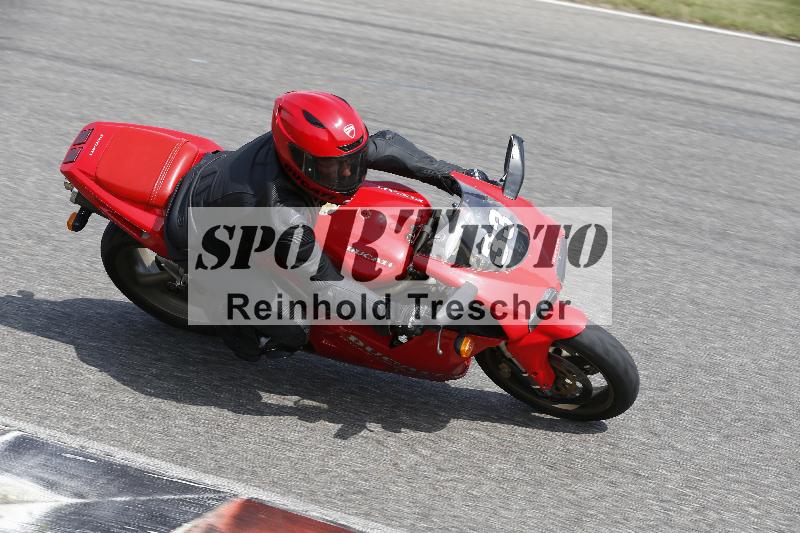 /27 12.06.2025 Ducati Schweiz Trackday Warmup  ADR/blau-bleu/33